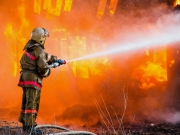 Жителей Берлина предупреждают о выбросе токсичных веществ из-за крупного пожара на складе на западе немецкой столицы